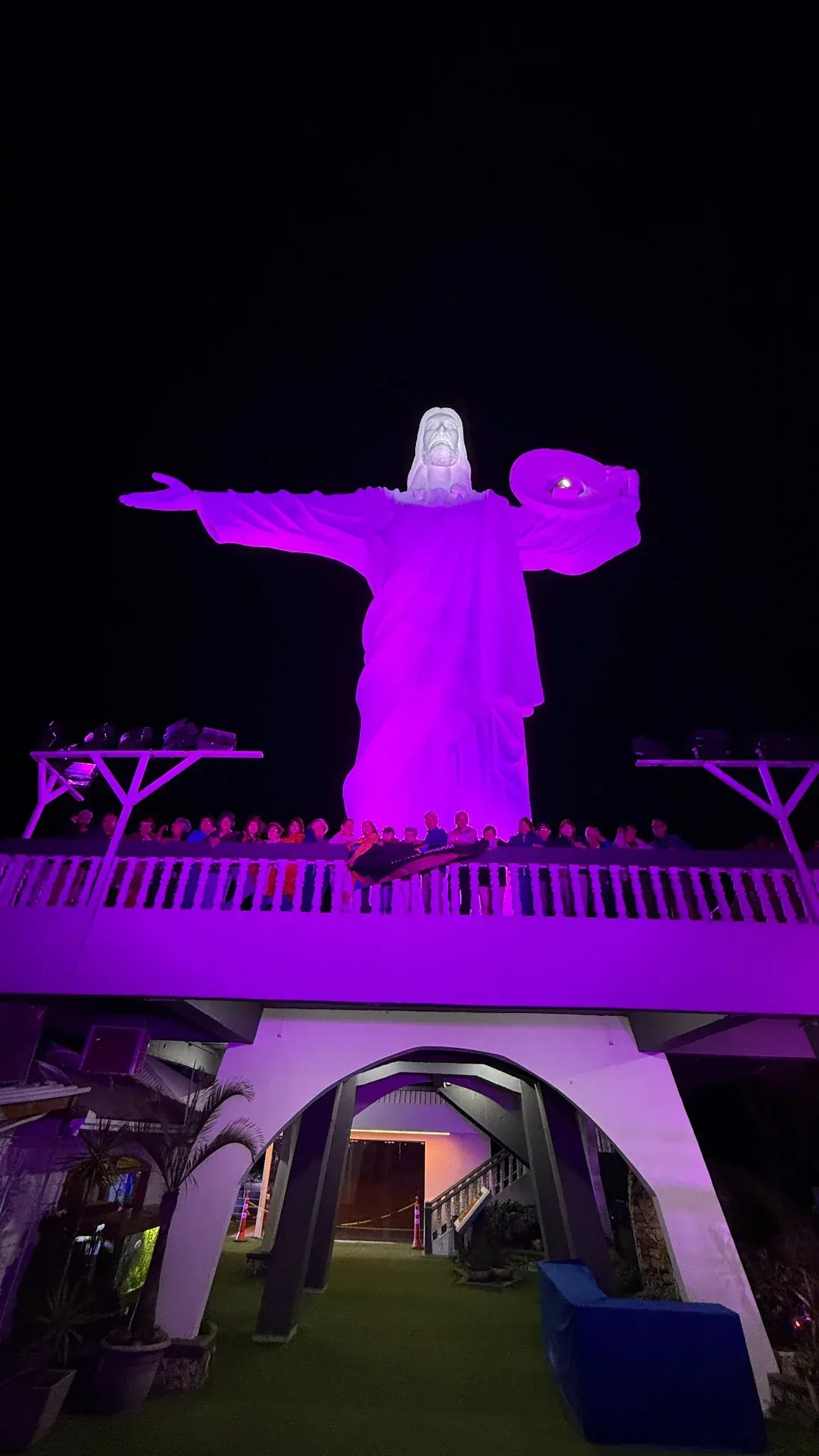 Visita nocturna a Cristo Luz