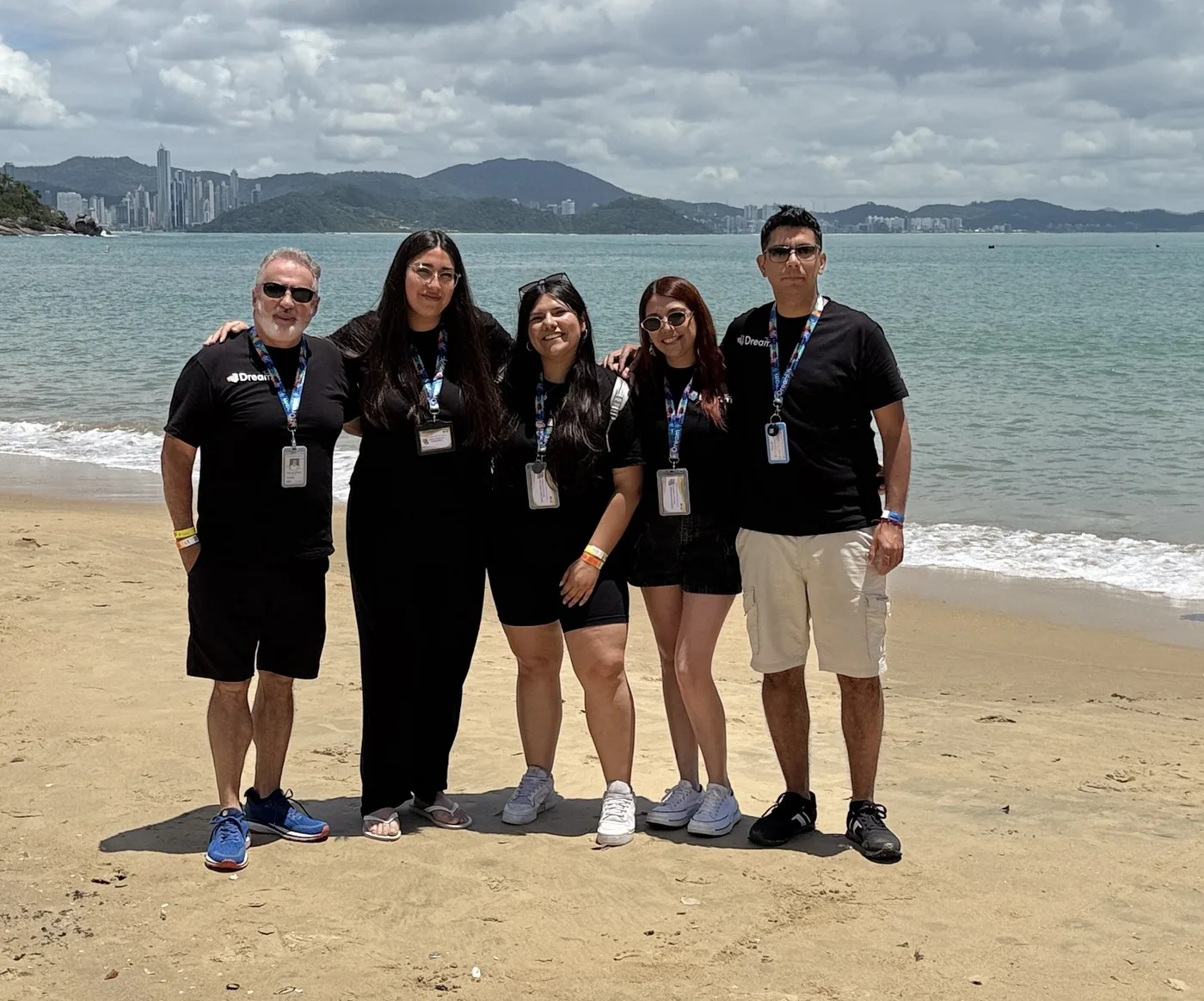 Equipo Travel Dream acompañando un grupo en Camboriú, Brasil
